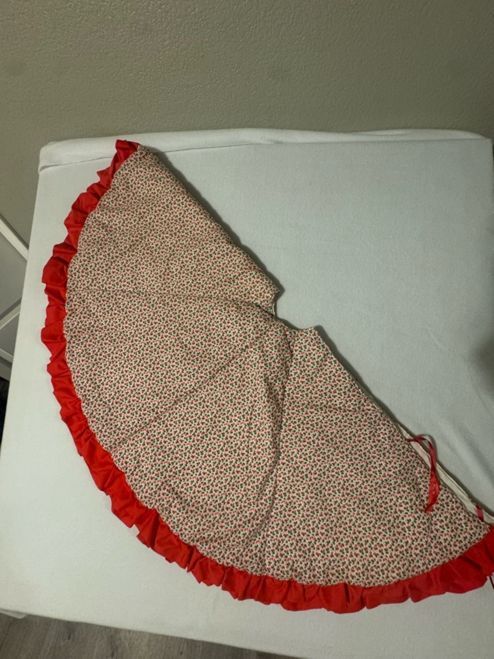 Vintage Red Ruffle Hem Christmas Tree Skirt